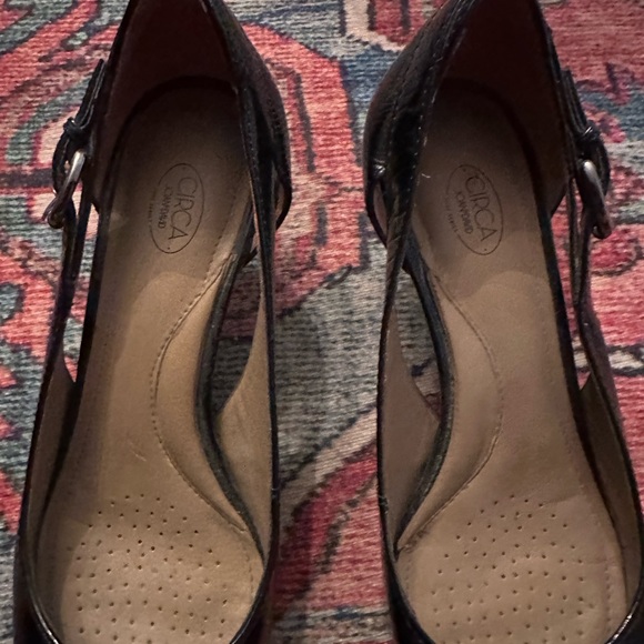 COPY - Circa Joan & David Black kitten heel shoes - Picture 4 of 5